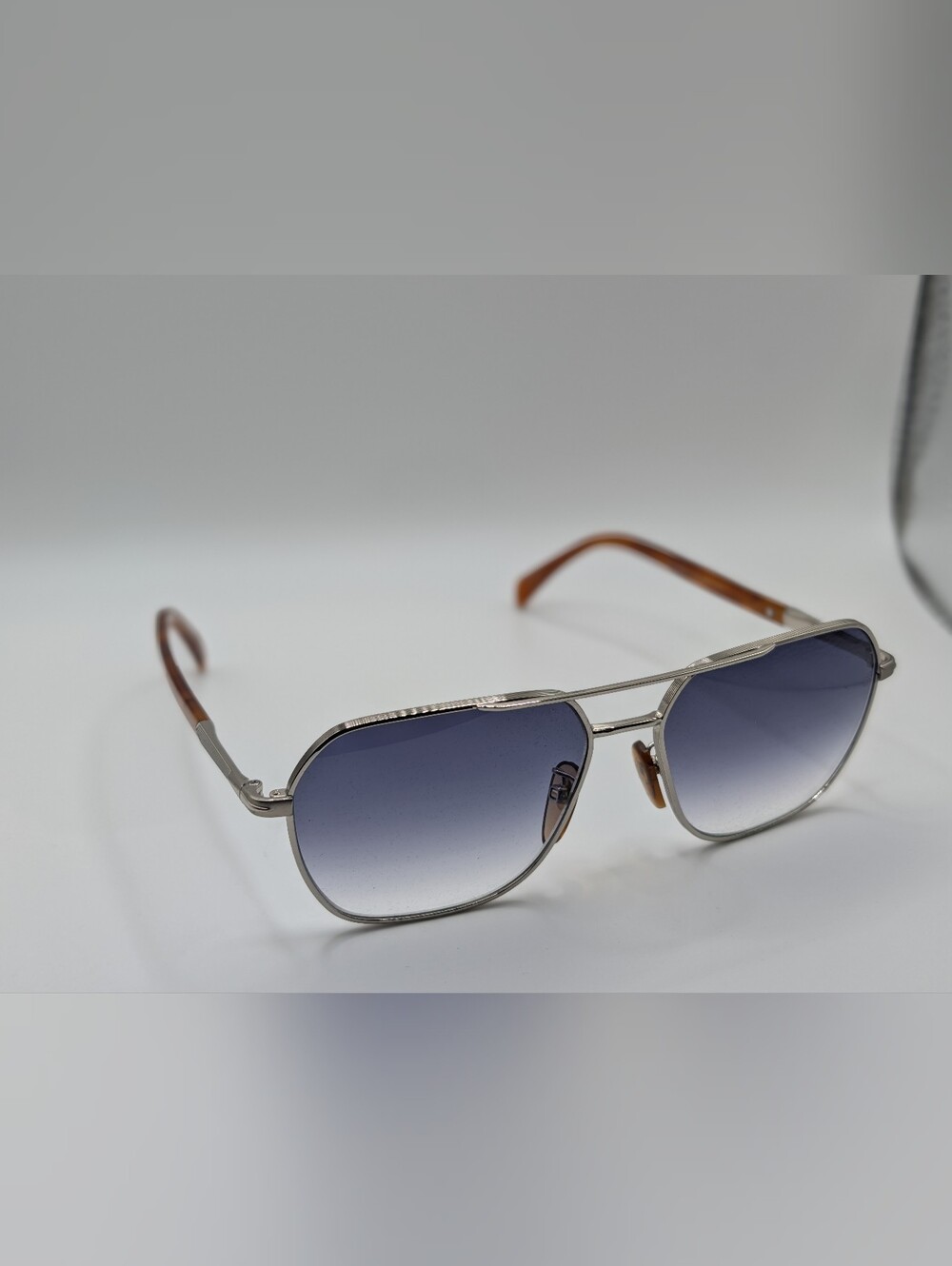 David Beckham DB 7020 Aviator Navigator Sunglasses Silver Gradient + Case
